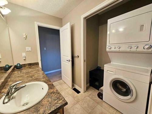 103-1600 Main Street Sw, Slave Lake, AB - Indoor Photo Showing Laundry Room