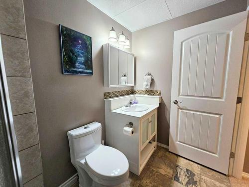 103-1600 Main Street Sw, Slave Lake, AB - Indoor Photo Showing Bathroom