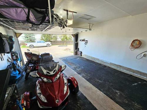 103-1600 Main Street Sw, Slave Lake, AB - Indoor Photo Showing Garage