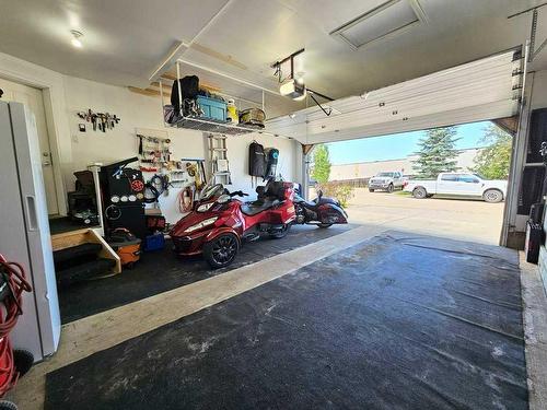 103-1600 Main Street Sw, Slave Lake, AB - Indoor Photo Showing Garage