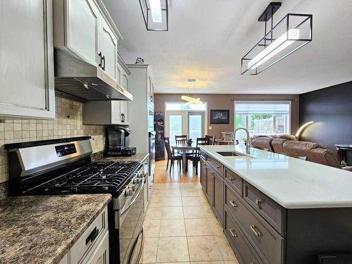 103-1600 Main Street Sw, Slave Lake, AB - Indoor Photo Showing Kitchen