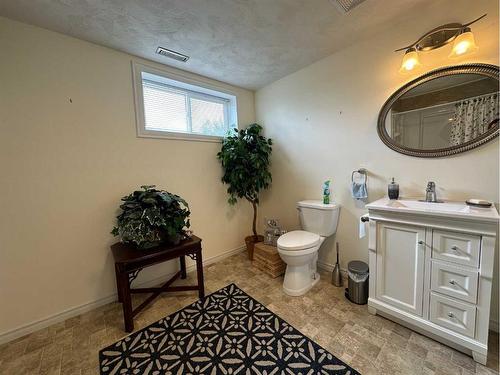 423049 C & E Trail, Ponoka, AB - Indoor Photo Showing Bathroom