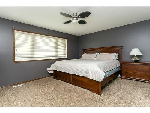 36 Hunter Road, Sylvan Lake, AB - Indoor Photo Showing Bedroom