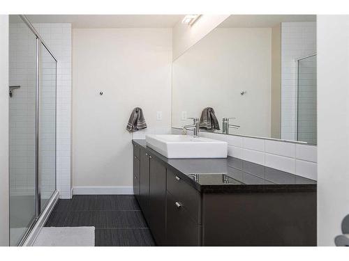 5112-2660 22 Street, Red Deer, AB - Indoor Photo Showing Bathroom