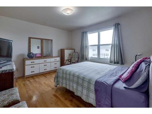 18 Poplar Crescent, Springbrook, AB - Indoor Photo Showing Bedroom