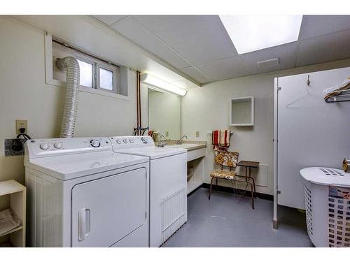 18 Poplar Crescent, Springbrook, AB - Indoor Photo Showing Laundry Room