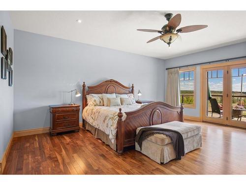 38041 Range Road 253, Rural Red Deer County, AB - Indoor Photo Showing Bedroom