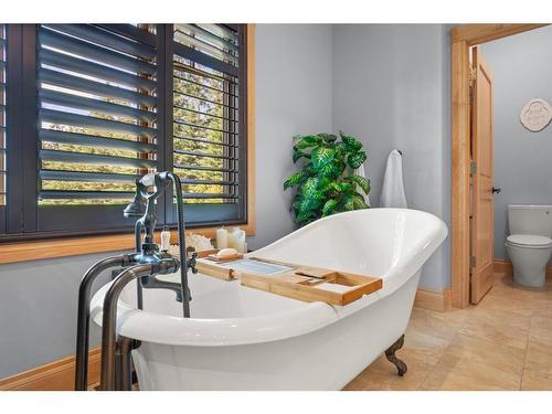 38041 Range Road 253, Rural Red Deer County, AB - Indoor Photo Showing Bathroom