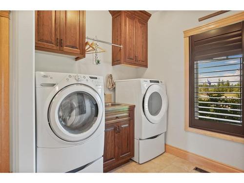 38041 Range Road 253, Rural Red Deer County, AB - Indoor Photo Showing Laundry Room