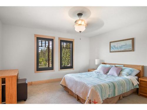 38041 Range Road 253, Rural Red Deer County, AB - Indoor Photo Showing Bedroom