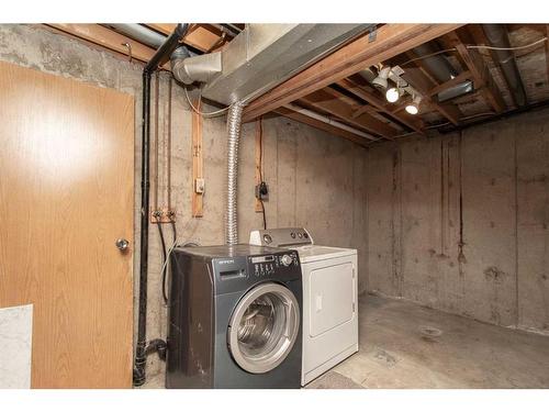 284 Cornett Drive, Red Deer, AB - Indoor Photo Showing Laundry Room