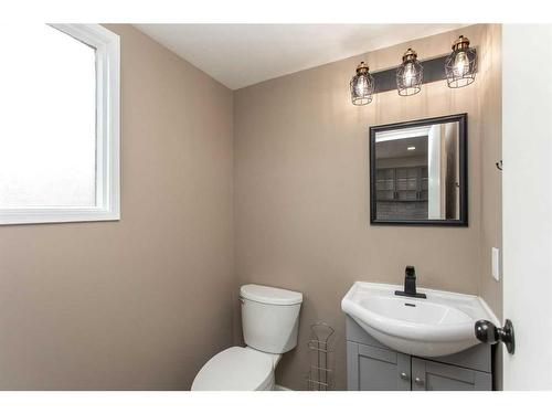 284 Cornett Drive, Red Deer, AB - Indoor Photo Showing Bathroom