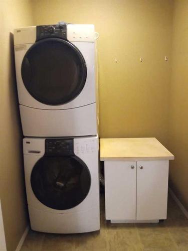 11501 77 Avenue, Grande Prairie, AB - Indoor Photo Showing Laundry Room