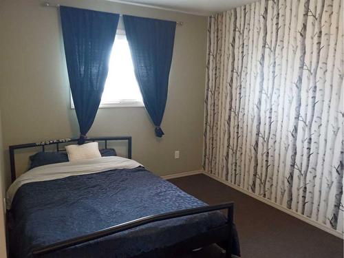 11501 77 Avenue, Grande Prairie, AB - Indoor Photo Showing Bedroom