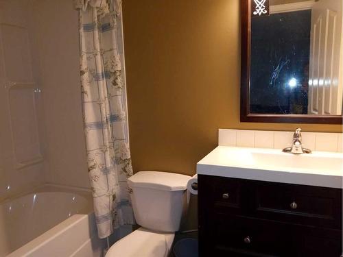 11501 77 Avenue, Grande Prairie, AB - Indoor Photo Showing Bathroom