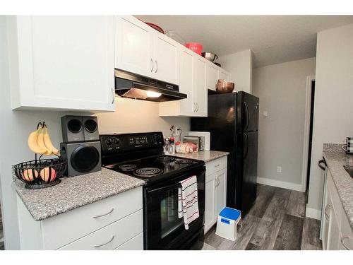 172-5140 62 Street, Red Deer, AB - Indoor Photo Showing Kitchen