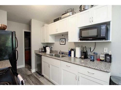 172-5140 62 Street, Red Deer, AB - Indoor Photo Showing Kitchen With Double Sink