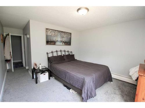 172-5140 62 Street, Red Deer, AB - Indoor Photo Showing Bedroom