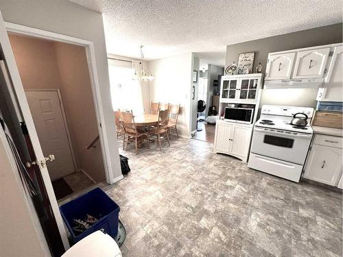 269 Overdown Drive, Red Deer, AB - Indoor Photo Showing Kitchen
