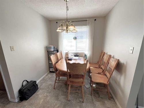 269 Overdown Drive, Red Deer, AB - Indoor Photo Showing Dining Room