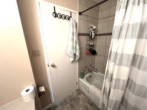 269 Overdown Drive, Red Deer, AB - Indoor Photo Showing Bathroom