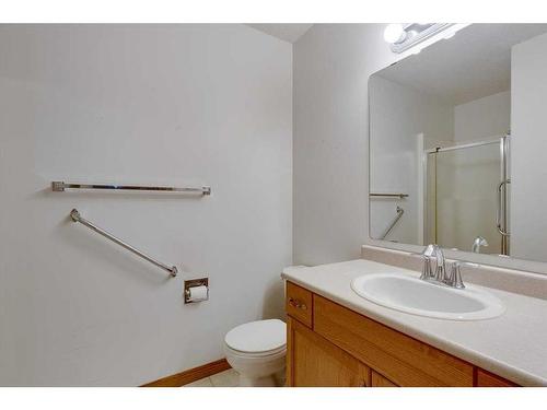 11 Westin Place, Sylvan Lake, AB - Indoor Photo Showing Bathroom