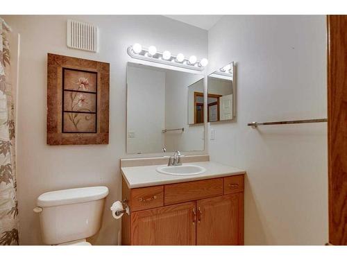 11 Westin Place, Sylvan Lake, AB - Indoor Photo Showing Bathroom