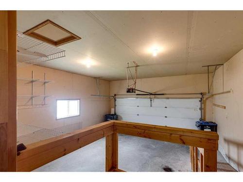 11 Westin Place, Sylvan Lake, AB - Indoor Photo Showing Garage