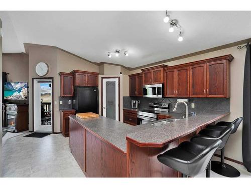 124 Ireland Crescent, Red Deer, AB - Indoor Photo Showing Kitchen With Double Sink