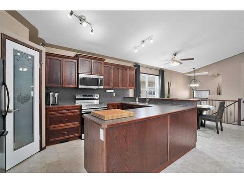 124 Ireland Crescent, Red Deer, AB - Indoor Photo Showing Kitchen