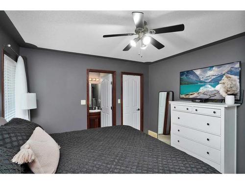 124 Ireland Crescent, Red Deer, AB - Indoor Photo Showing Bedroom