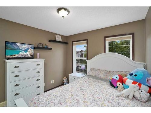 124 Ireland Crescent, Red Deer, AB - Indoor Photo Showing Bedroom