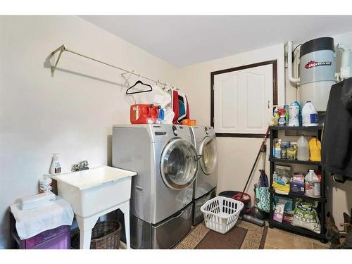 124 Ireland Crescent, Red Deer, AB - Indoor Photo Showing Laundry Room