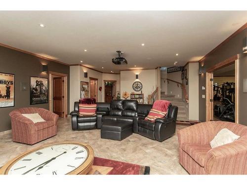 38423 Range Road 282, Rural Red Deer County, AB - Indoor Photo Showing Living Room