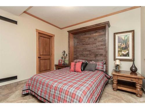 38423 Range Road 282, Rural Red Deer County, AB - Indoor Photo Showing Bedroom