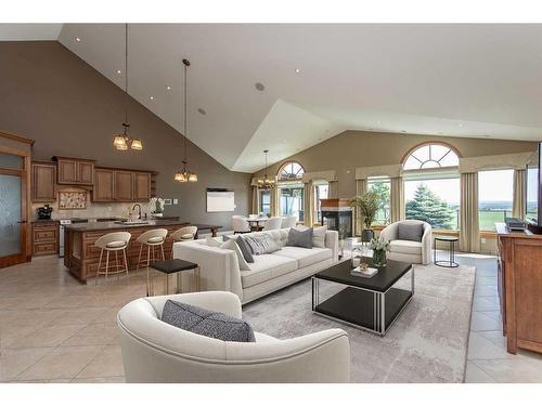 38423 Range Road 282, Rural Red Deer County, AB - Indoor Photo Showing Living Room