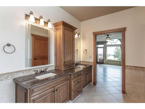 38423 Range Road 282, Rural Red Deer County, AB - Indoor Photo Showing Bathroom