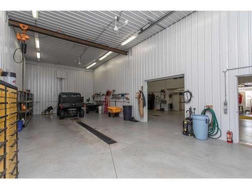 38423 Range Road 282, Rural Red Deer County, AB - Indoor Photo Showing Garage