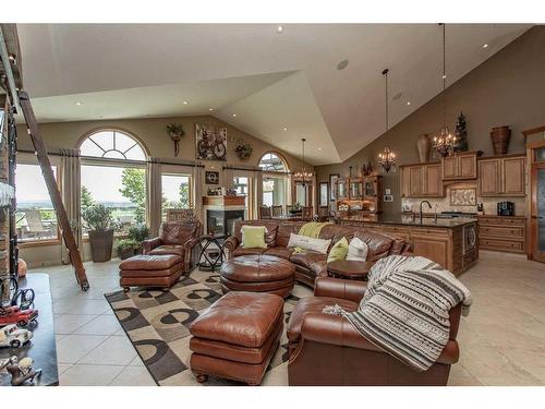 38423 Range Road 282, Rural Red Deer County, AB - Indoor Photo Showing Living Room