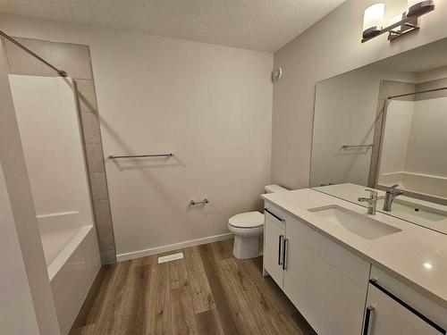 36 Key Cove Sw, Airdrie, AB - Indoor Photo Showing Bathroom