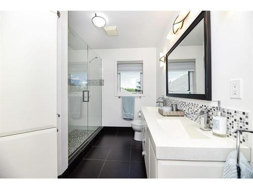 85-37411 Waskasoo Avenue, Rural Red Deer County, AB - Indoor Photo Showing Bathroom