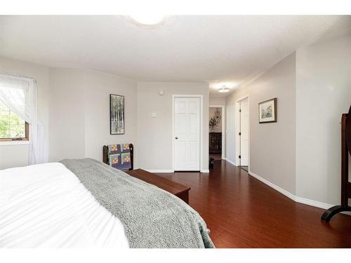 85-37411 Waskasoo Avenue, Rural Red Deer County, AB - Indoor Photo Showing Bedroom