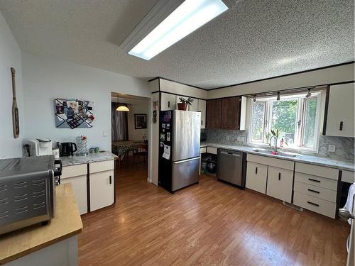 1205 1 Street Ne, Three Hills, AB - Indoor Photo Showing Kitchen