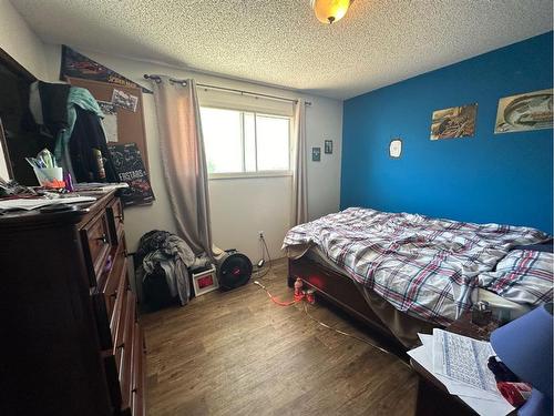1205 1 Street Ne, Three Hills, AB - Indoor Photo Showing Bedroom