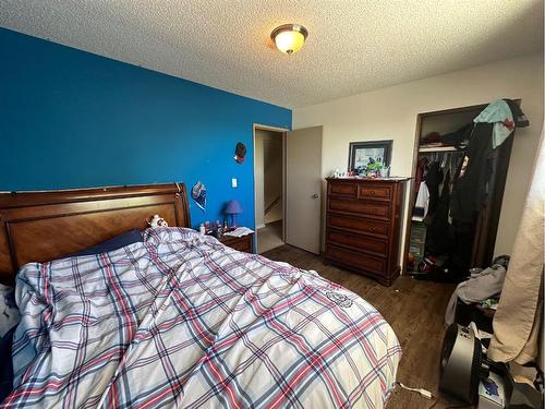 1205 1 Street Ne, Three Hills, AB - Indoor Photo Showing Bedroom