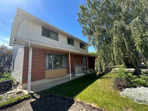 1205 1 Street Ne, Three Hills, AB - Outdoor