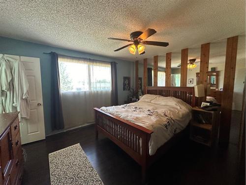 1205 1 Street Ne, Three Hills, AB - Indoor Photo Showing Bedroom