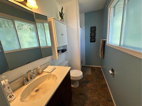 1205 1 Street Ne, Three Hills, AB - Indoor Photo Showing Bathroom