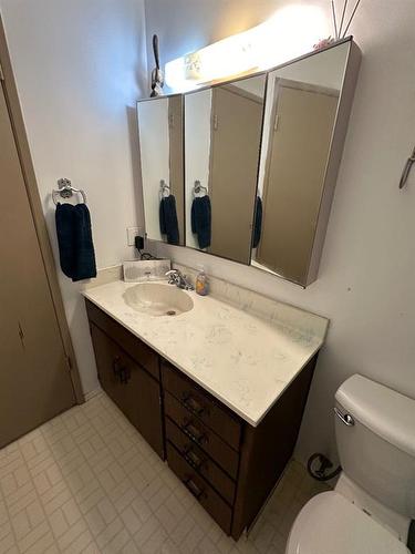 1205 1 Street Ne, Three Hills, AB - Indoor Photo Showing Bathroom
