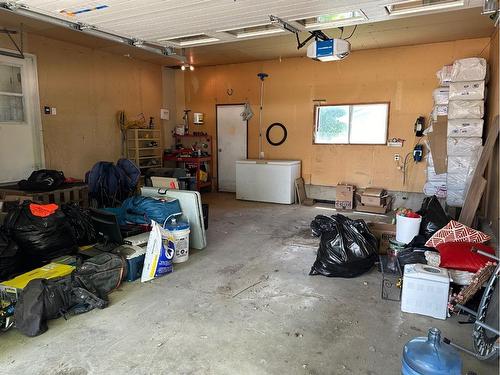 1205 1 Street Ne, Three Hills, AB - Indoor Photo Showing Garage